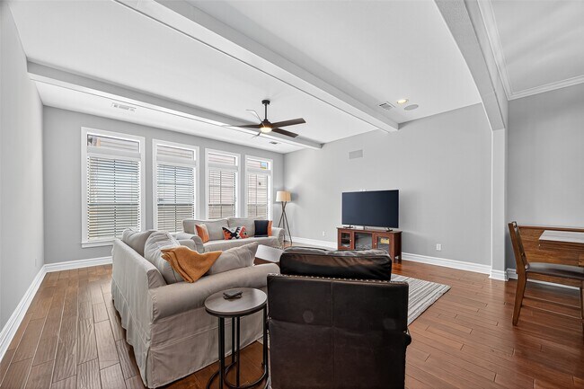 Foto del edificio - 1231 W 24th St