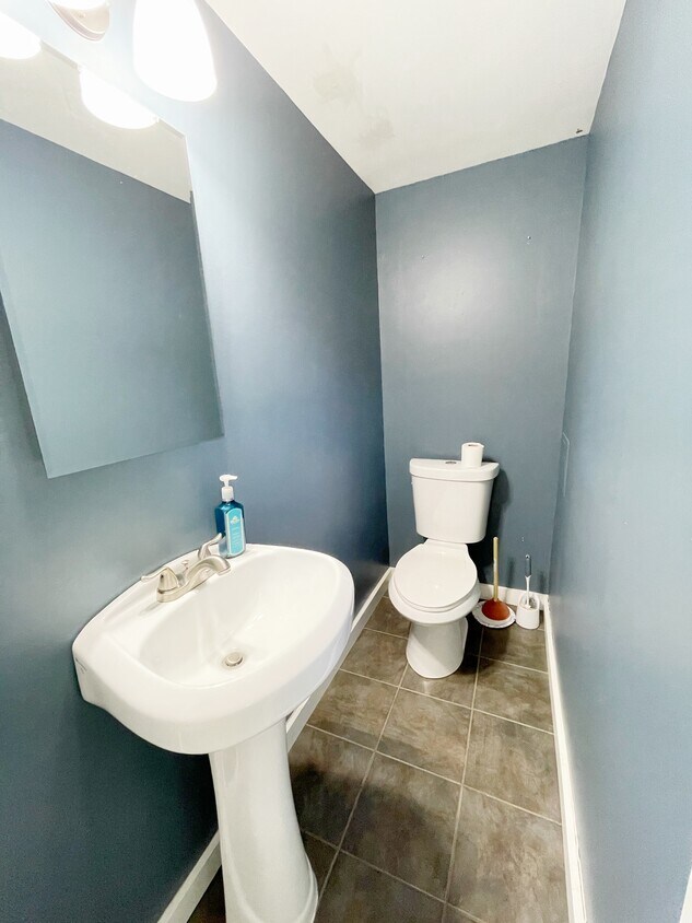 Foto principal - 114 1/2 W Walnut St