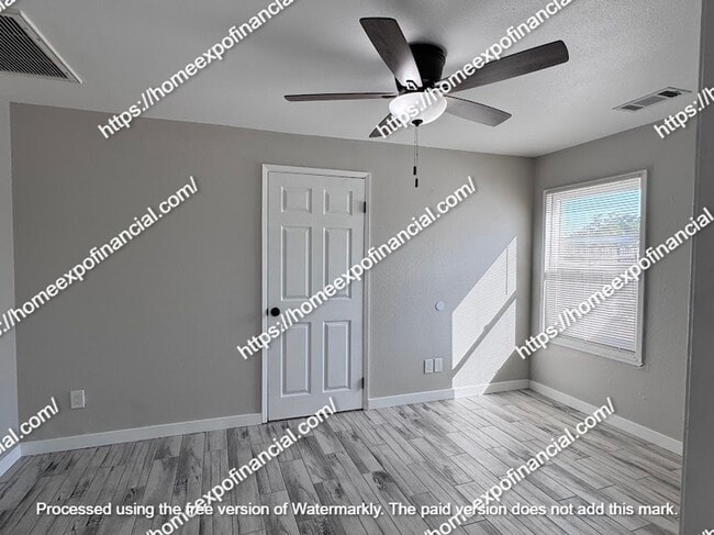 Foto del edificio - Nice Back House For Rent