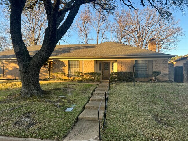 Building Photo - 307 Hampton Ct