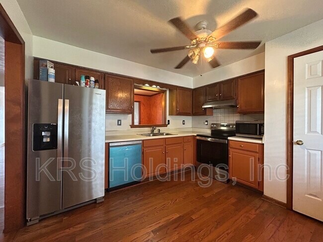 Building Photo - 2137 Weybridge Dr