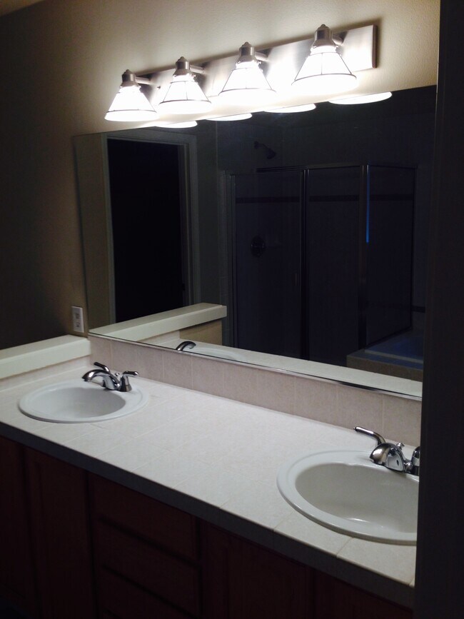 Foto del edificio - 108 203rd st SE