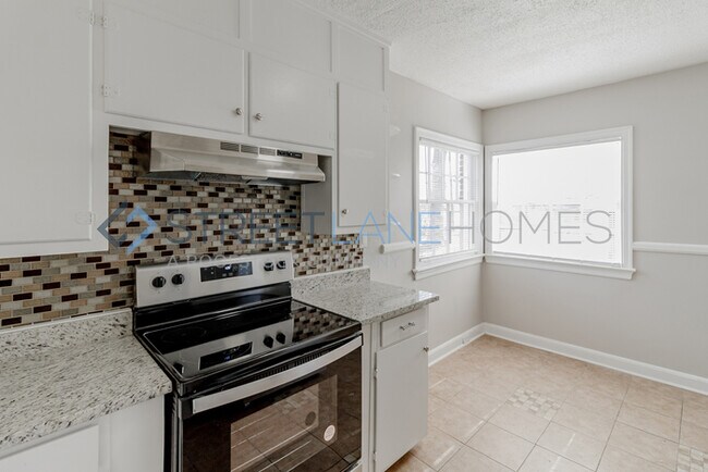 Building Photo - SIGN LEASE BY 2/28 AND GET $250 OFF FIRST ...