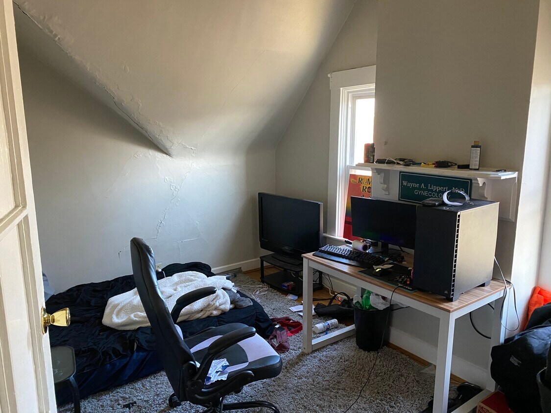 24 Conklin St Unit 3, Cincinnati, OH 45219 Apartments in Cincinnati