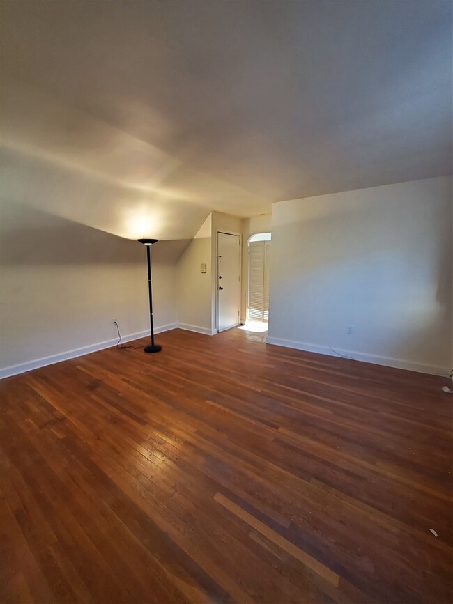 Building Photo - 133 W 52nd St
