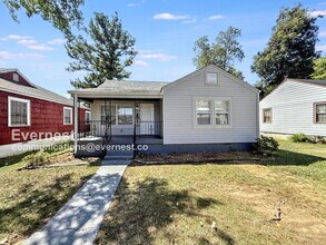 Building Photo - 831 4th Terrace W