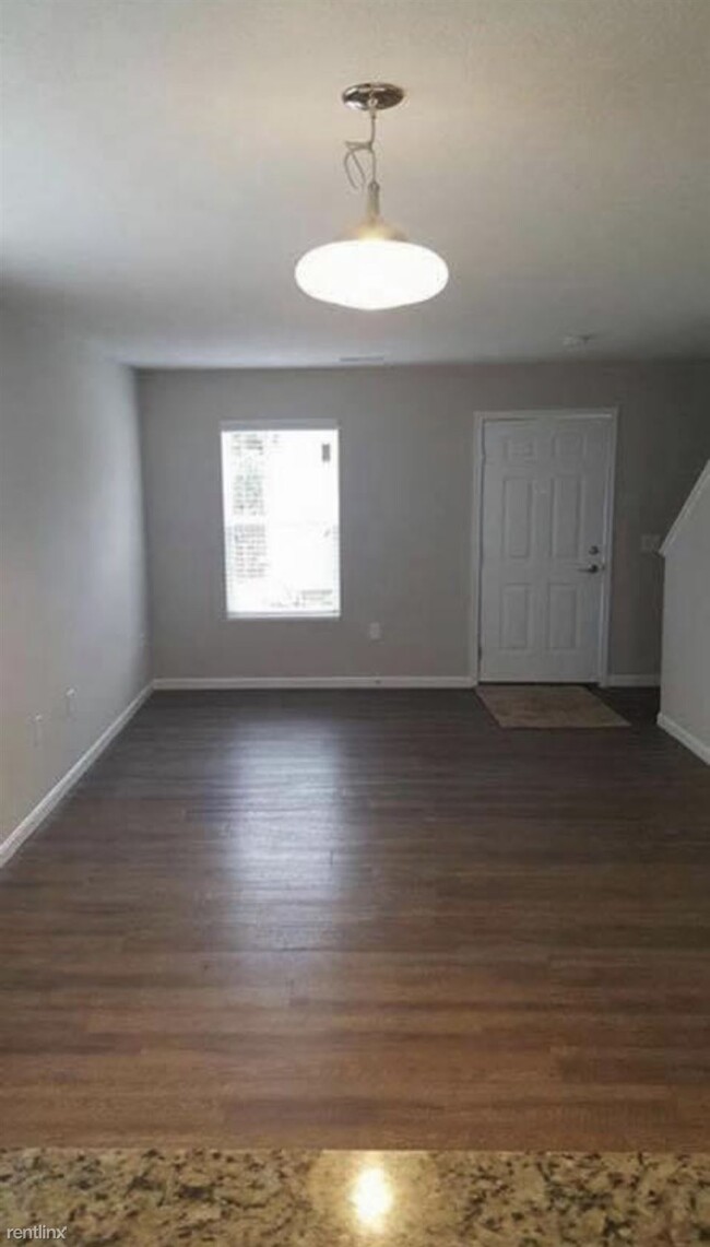 Building Photo - 2 br, 1.5 bath Townhome - 57 High Street 1