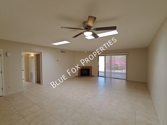 Foto del edificio - 8305 N Midnight Way
