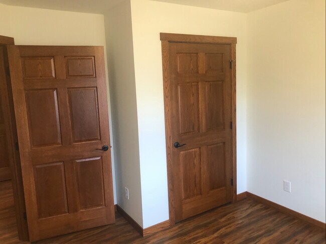 Foto del edificio - 1402 Maple Dr