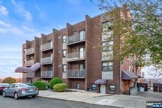 Building Photo - 201 12th St