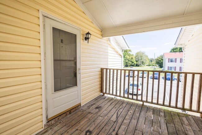 Building Photo - 2nd Floor Condo