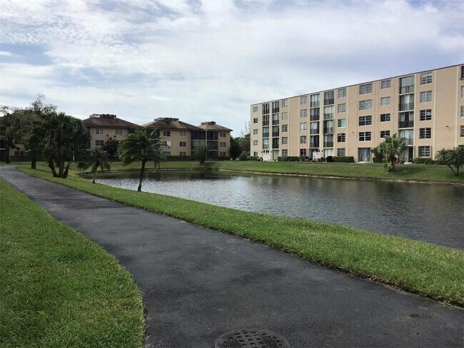 Foto del edificio - 7740 NW 50th St