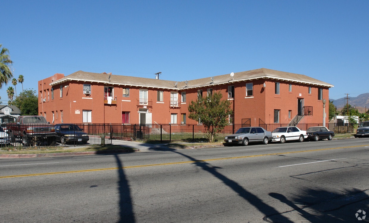 Building Photo - 1334 N E St