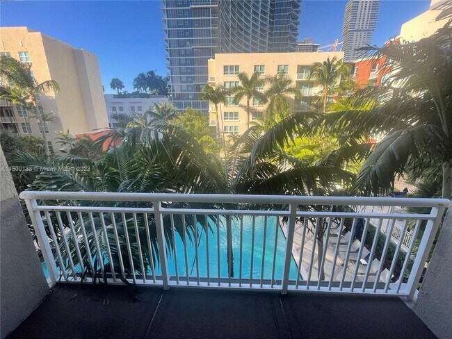 Building Photo - 2000 N Bayshore Dr
