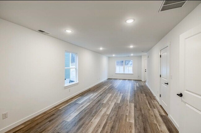 Foto del edificio - 267 Vanderbilt Rd