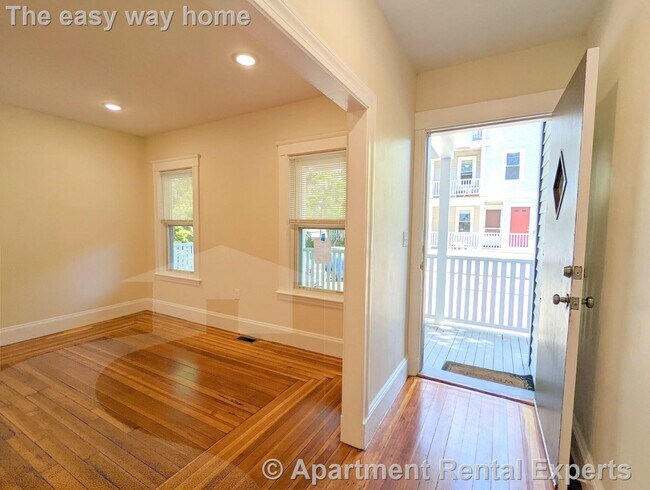 Foto del edificio - 8 Lowell Cir