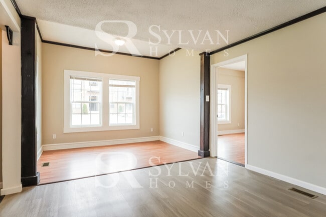 Building Photo - Cute, cozy and comfortable