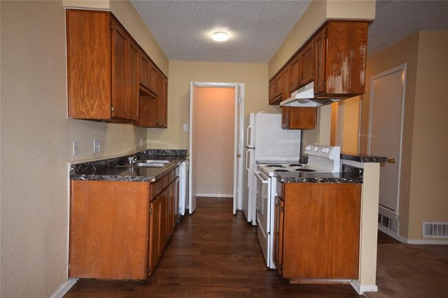 Building Photo - 6401 Basswood Dr