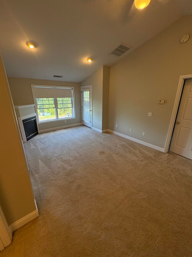 Building Photo - 2 Crestview Cir