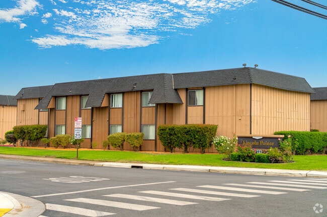 Lincoln Pointe Apartments