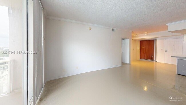 Building Photo - 2000 N Bayshore Dr