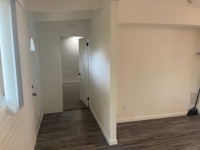 Building Photo - 421- 425 N Olsen