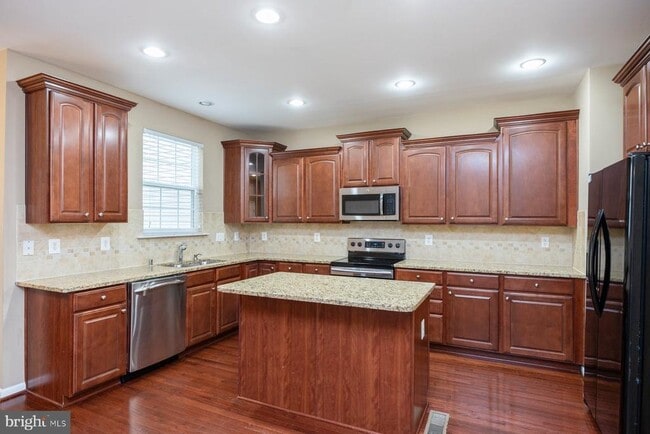 Building Photo - 846 Oriole Ave