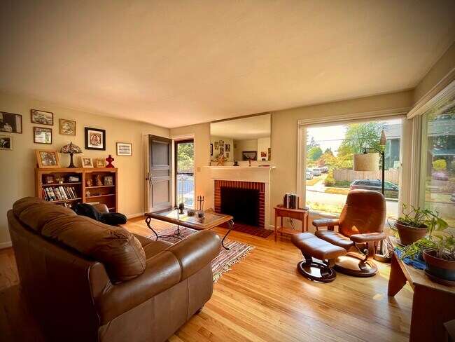 Foto del edificio - 3618 NE 82nd St