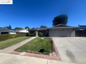 Building Photo - 3421 Serpentine Dr