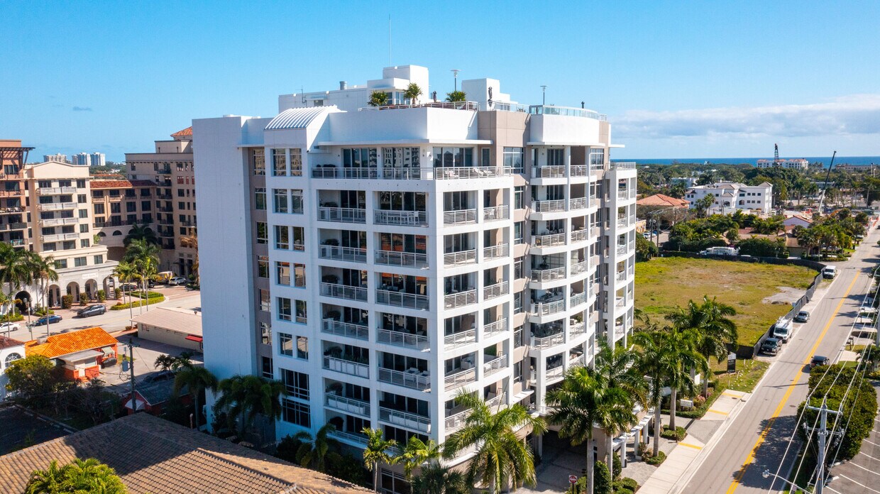Primary Photo - 327 E Royal Palm Rd