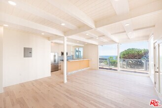 Building Photo - 7273 Birdview Ave