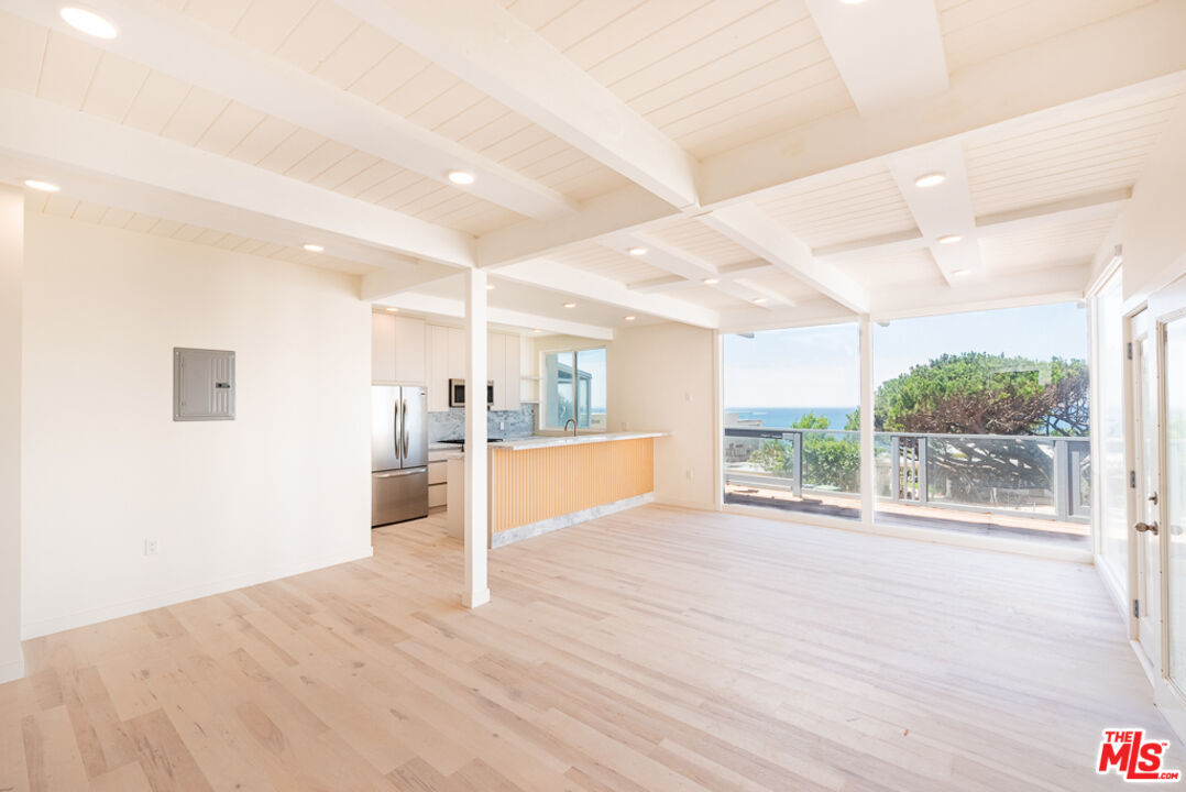 Foto principal - 7273 Birdview Ave