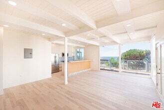 Building Photo - 7273 Birdview Ave