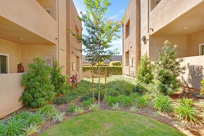 Foto del edificio - LUXURY 2 BEDROOM, 2 BATH