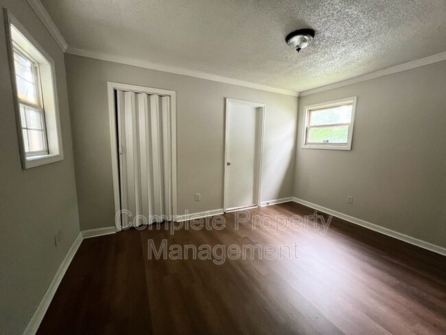 Building Photo - 1115 4th Ct W