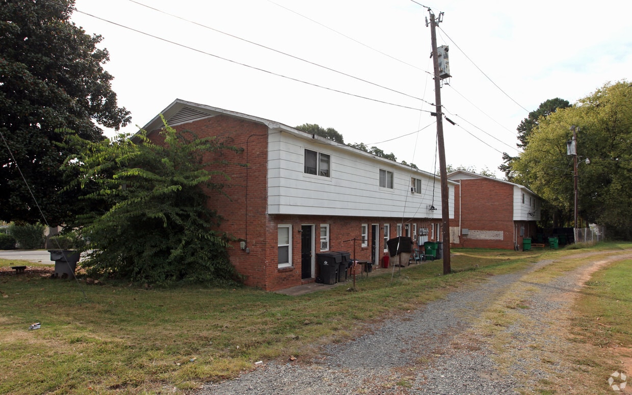 Building Photo - 4401 Hovis Rd