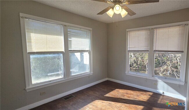 Foto del edificio - 119 Thurman Rd