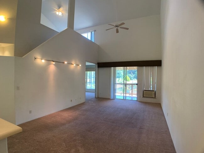 Building Photo - Mililani (Terraces at Launani) - Great Location - 3 bedroom/2 bathrooms, high ceiling & 2 parking