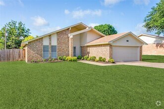 Building Photo - 1704 Edgehill Rd