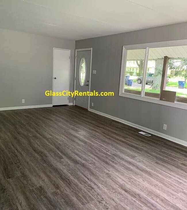 Building Photo - 238 Dickens Dr