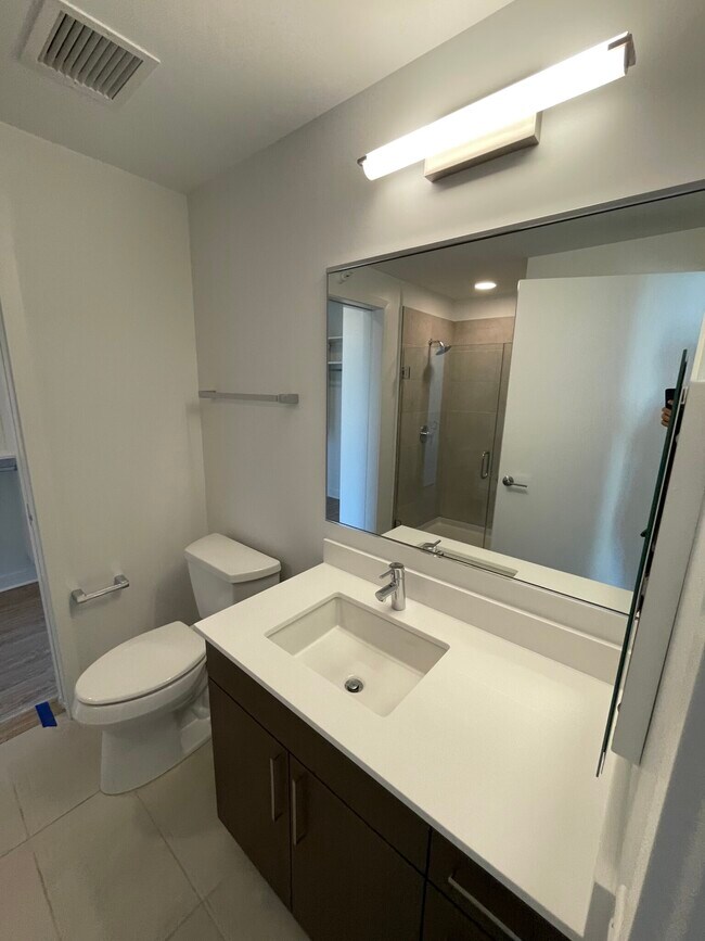 Building Photo - Gorgeous unit in South Loop with Lake Access