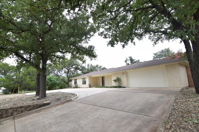Foto del edificio - 996 Lake Rd