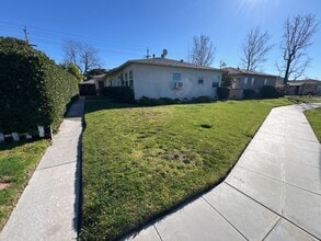 Building Photo - 1706 N Hollywood Way