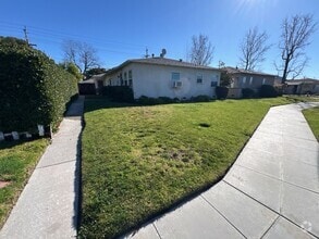 Building Photo - 1706 N Hollywood Way