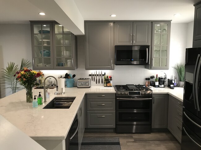 Kitchen - 21551 Burbank Blvd