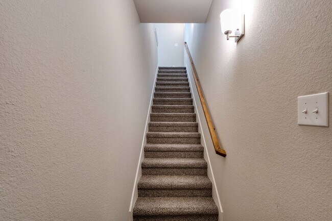 Foto del edificio - GORGEOUS 2 BEDROOM FOUR PLEX LOCATED IN MIDLOTHIAN ISD!