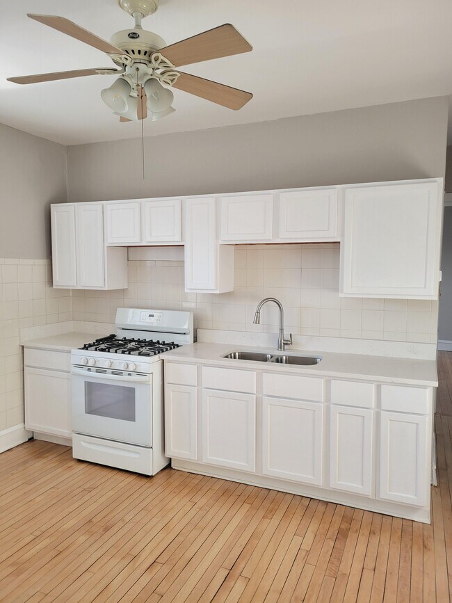 Building Photo - 3648 N Hoyne Ave
