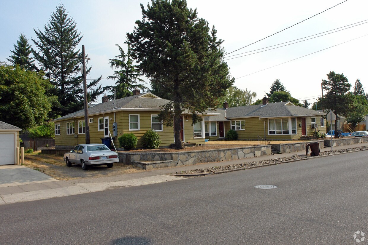 Building Photo - 2321-2323 NE Killingsworth St