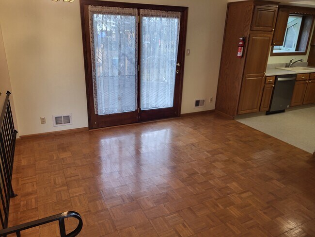 Foto del edificio - 10470 Romblon Way