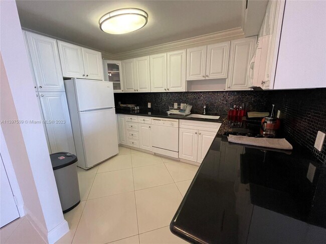 Foto del edificio - 20301 W Country Club Dr